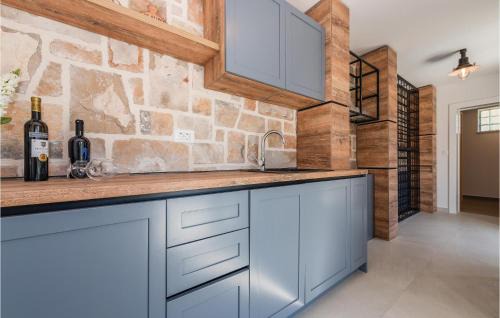 Cove Makarac (Milna) House | Beautiful Home In Milna With Sauna