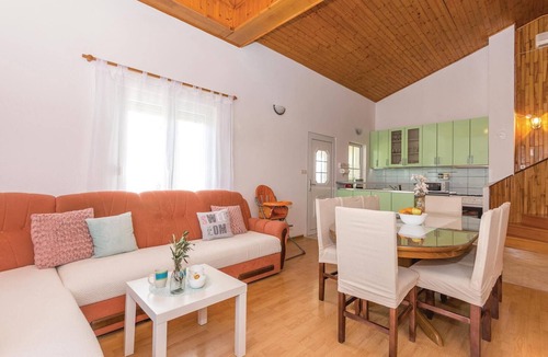 Benkovac House | Beautiful home in Nadin