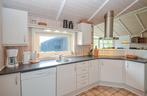 Nakskov House | Beautiful home in Nakskov with sauna