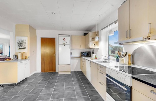 Nakskov House | Beautiful home in Nakskov with kitchen