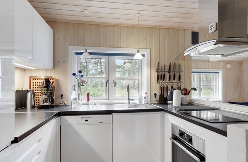 Spidsegard House | Beautiful home in Nexø with kitchen