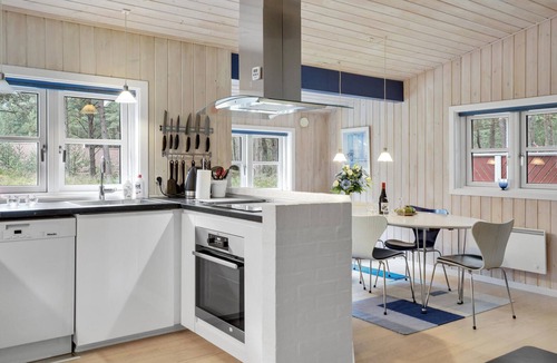 Spidsegard House | Beautiful home in Nexø with kitchen