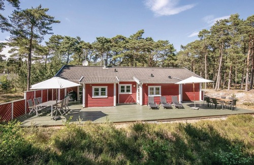 Spidsegard House | Beautiful home in Nexø with kitchen