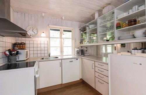 Nexø House | Beautiful home in Nexø with WiFi