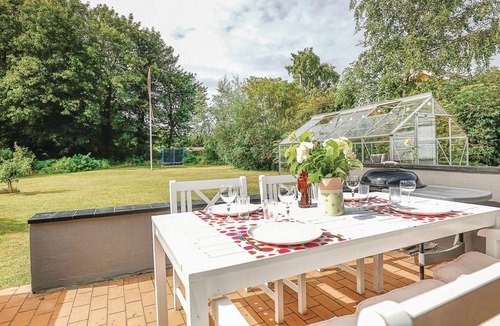 Snogebaek House | Beautiful home in Nexø with kitchen