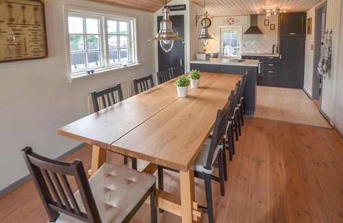 Nyborg House | Beautiful home in Nyborg with house sea view