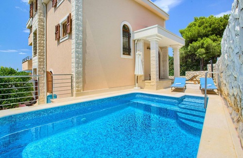 Okrug Donji House | Beautiful home in Okrug Donji