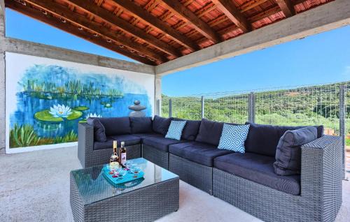 Okrug Donji House | Beautiful Home In Okrug Donji
