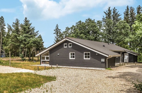 Mosevra House | Beautiful home in Oksbøl with kitchen