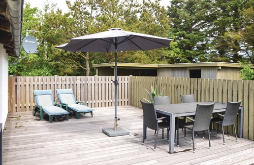 Grærup Strand House | Beautiful home in Oksbøl with WiFi
