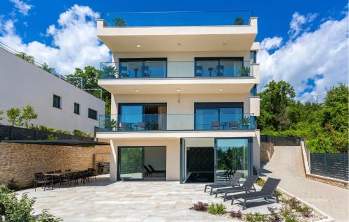Opric House | Beautiful Home In Opric With Wifi