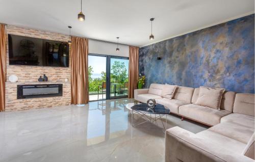 Opric House | Beautiful Home In Opric With Wifi