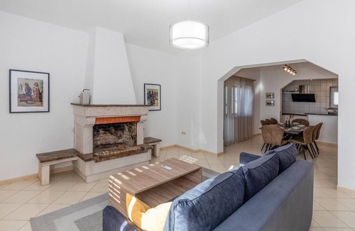 Opuzen House | Beautiful home in Opuzen with WiFi