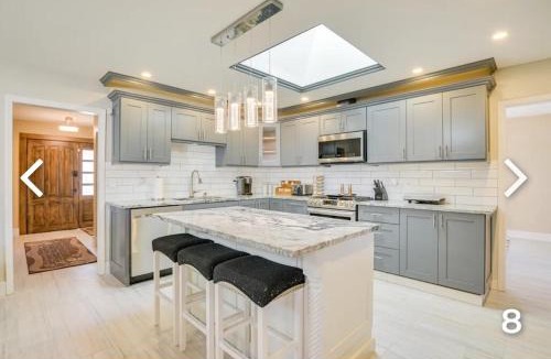 Orland Hills House | Beautiful home in Orland hills!
