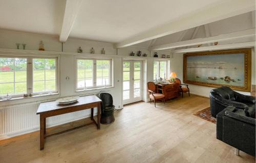 Majbolle House | Beautiful Home In Øster Ulslev With Wifi