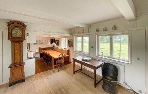 Majbolle House | Beautiful Home In Øster Ulslev With Wifi