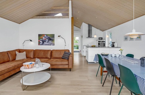 Otterup House | Beautiful home in Otterup with kitchen