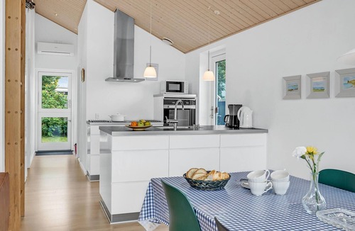 Otterup House | Beautiful home in Otterup with kitchen