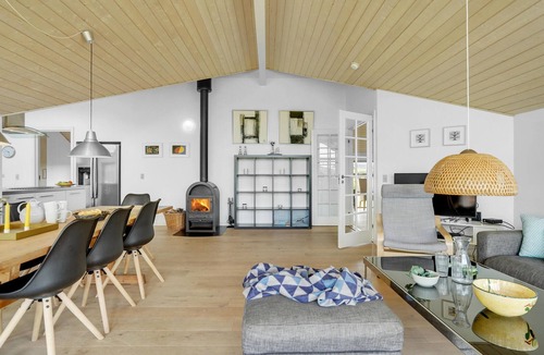 Hasmark Strand House | Beautiful home in Otterup with sauna