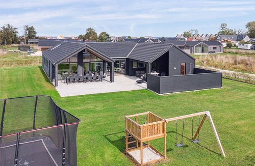 Hasmark Strand House | Beautiful home in Otterup with sauna