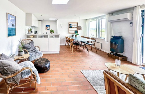 Pandrup House | Beautiful home in Pandrup with WiFi