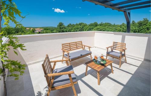 Zminj House | Beautiful Home In Pifari