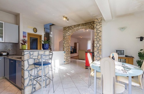 Vozilici House | Beautiful home in Plomin