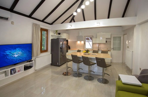Pokrovnik House | Beautiful home in Pokrovnik with sauna