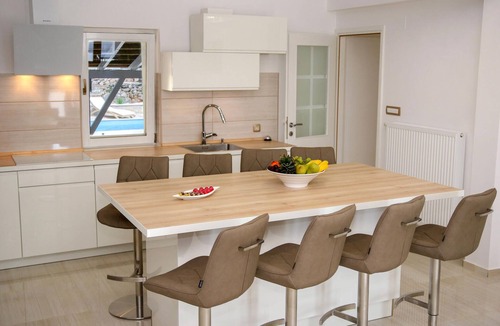 Pokrovnik House | Beautiful home in Pokrovnik with sauna