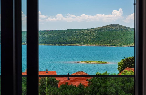 Posedarje House | Beautiful home in Posedarje with WiFi