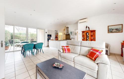 Prayssac House | Beautiful Home In Prayssac With Wifi