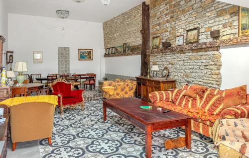 Pressigny House | Beautiful Home In Pressigny With Wifi