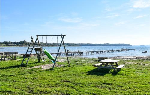 Ronde House | Beautiful Home In Rønde With Kitchen