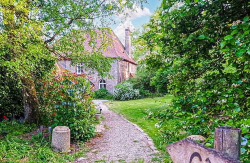 Renty House | Beautiful home in Renty with WiFi