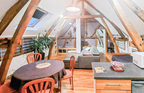 Renty House | Beautiful home in RENTY with WiFi