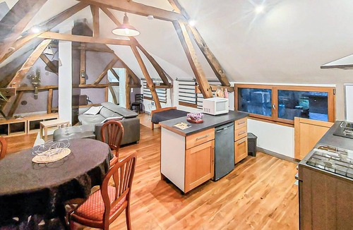 Renty House | Beautiful home in RENTY with WiFi