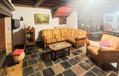 Renty House | Beautiful Home In Renty With Wifi