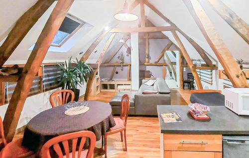 Renty House | Beautiful Home In Renty With Wifi