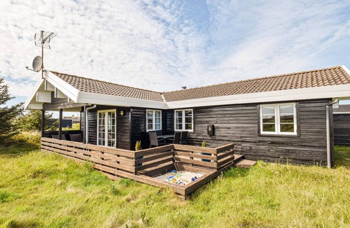 Klegod Strand House | Beautiful home in Ringkøbing with WiFi