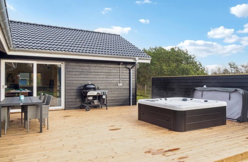 Kramnitse House | Beautiful home in Rødby with kitchen