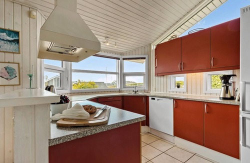 Ronde House | Beautiful home in Rønde with kitchen