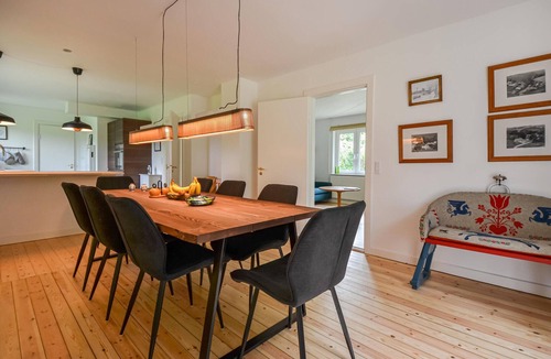 Ronde House | Beautiful home in Rønde with kitchen