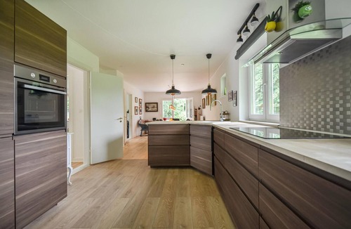 Ronde House | Beautiful home in Rønde with kitchen