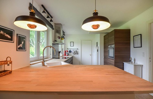 Ronde House | Beautiful home in Rønde with kitchen