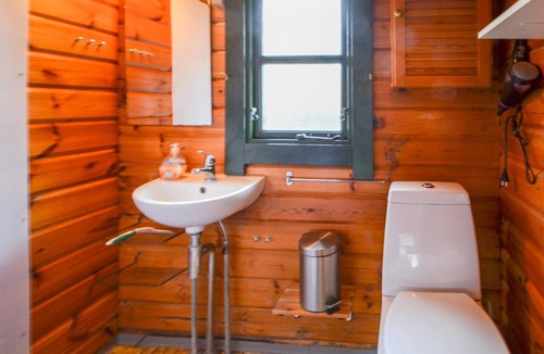 Roslev House | Beautiful home in Roslev with WiFi