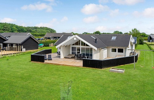 Spodsbjerg House | Beautiful home in Rudkøbing with sauna
