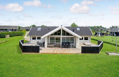 Spodsbjerg House | Beautiful home in Rudkøbing with sauna
