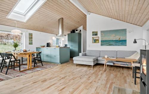 Bisserup House | Beautiful Home In Rude With Kitchen