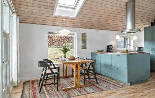 Bisserup House | Beautiful Home In Rude With Kitchen
