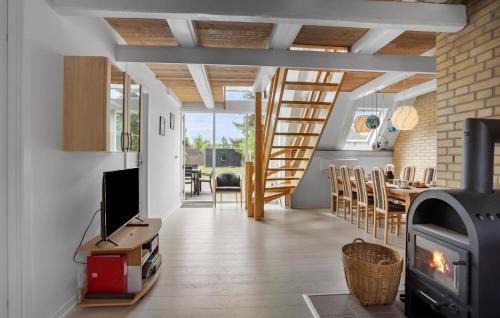 Spodsbjerg House | Beautiful Home In Rudkøbing With Wifi